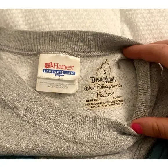 DisneyWorld Gray Mickey Mouse Peekaboo Oversized Crewneck size Small - Picture 3 of 4